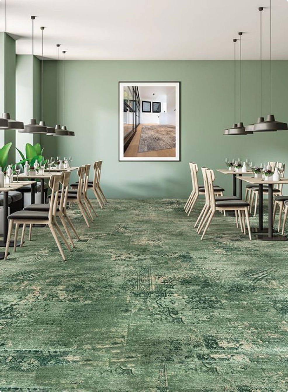 Restaurantzaal met groen gemêleerd projecttapijt